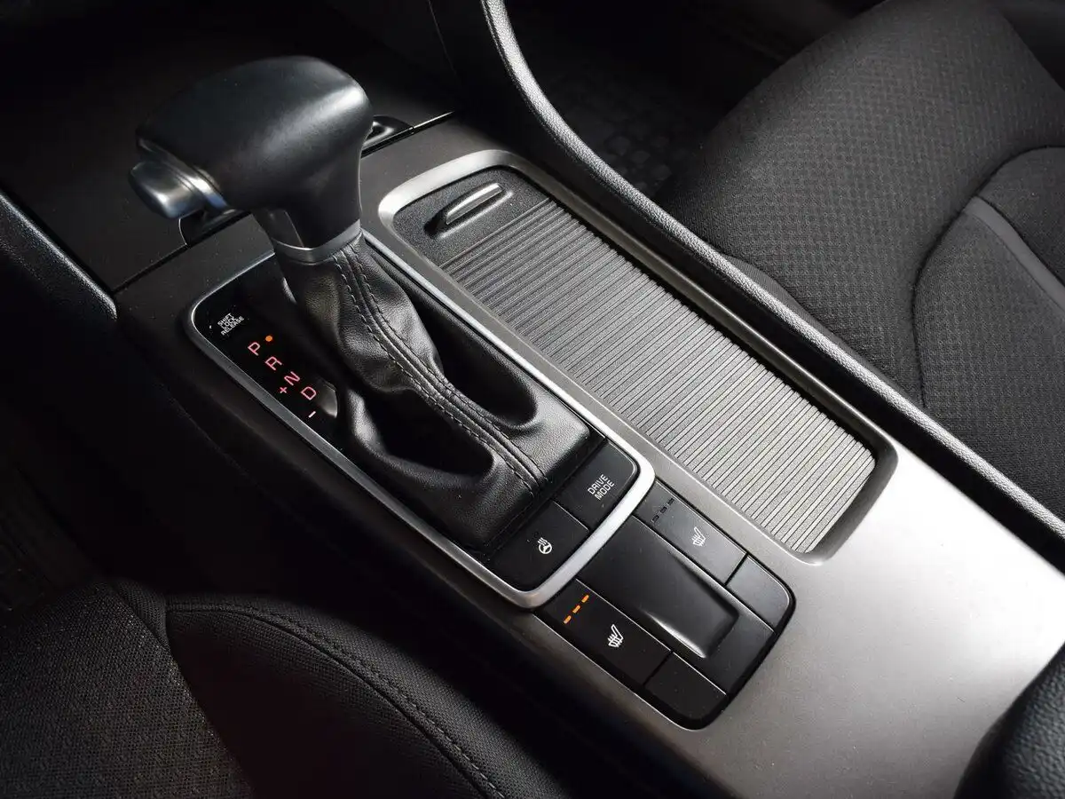 Фото автомобиля KIA MAGENTIS / OPTIMA, 2018 — госномер О005НМ48. Цвет: Коричневый