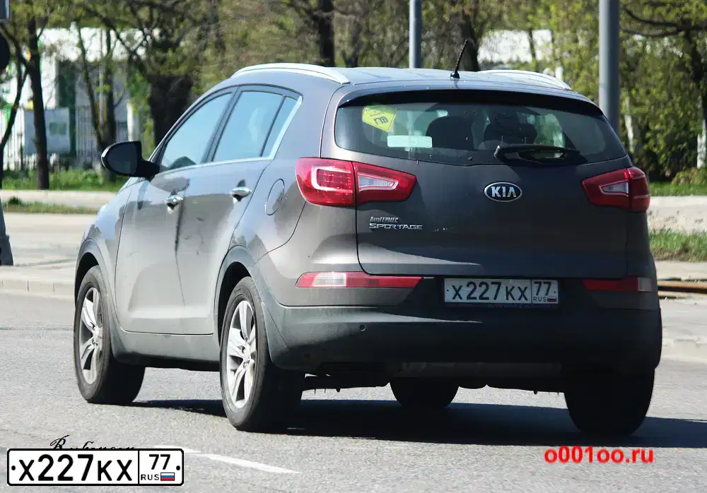 Фото автомобиля KIA SPORTAGE, 2013 — госномер В275ТР750. Цвет: Коричневый