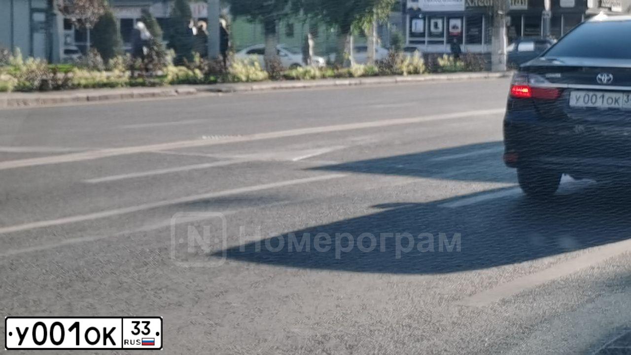 Фото автомобиля VOLKSWAGEN TOUAREG, 2011 — госномер А860КУ37. Цвет: Белый
