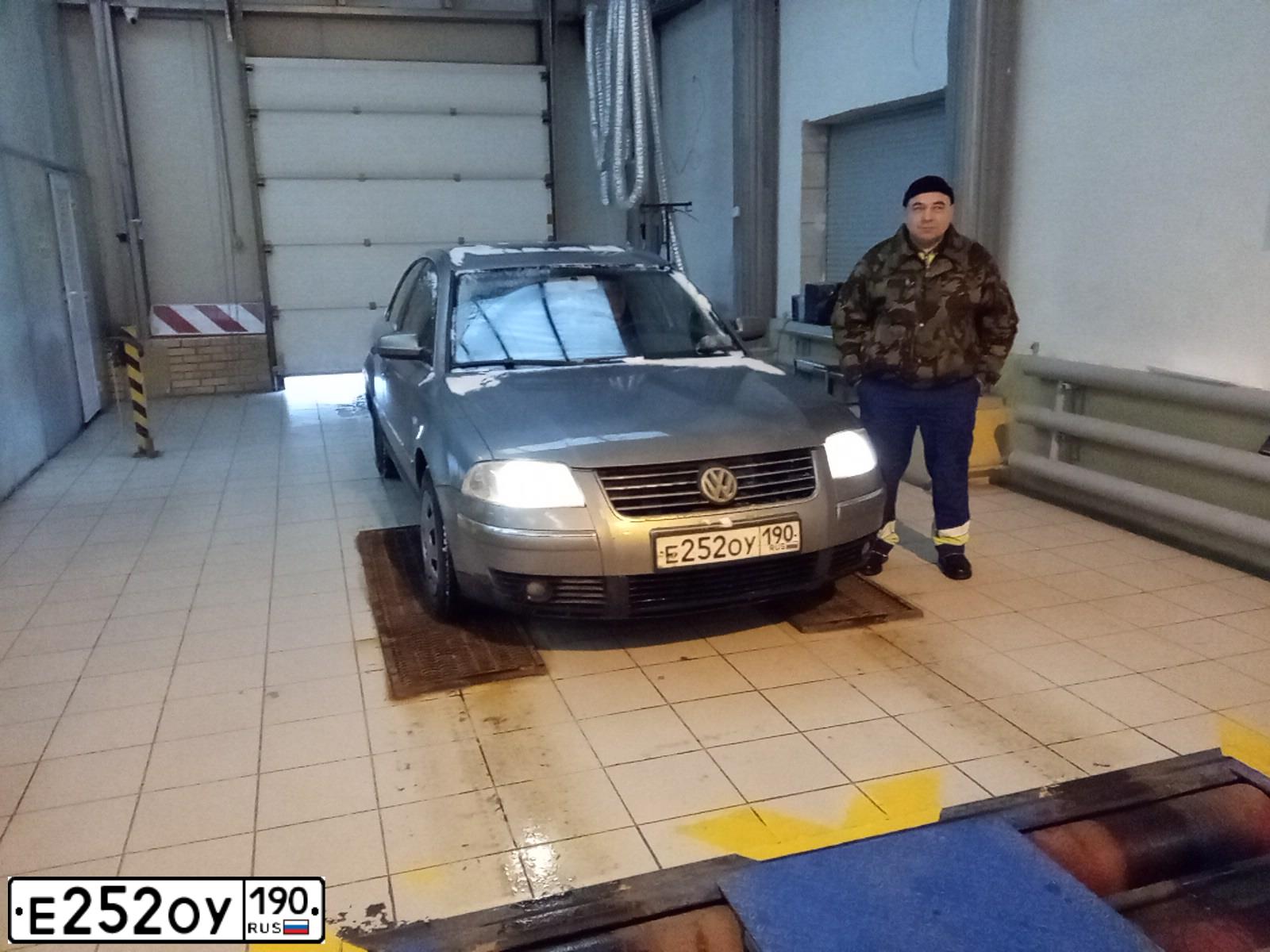 Фото автомобиля VOLKSWAGEN PASSAT, 2002 — госномер Р170АА44