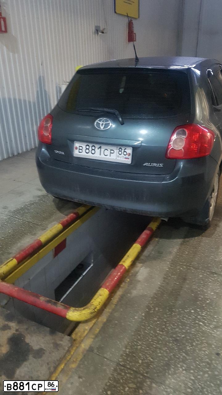 Фото автомобиля TOYOTA AURIS, 2008 — госномер В881СР86. Цвет: ТЕМНО-ЗЕЛЕНЫЙ