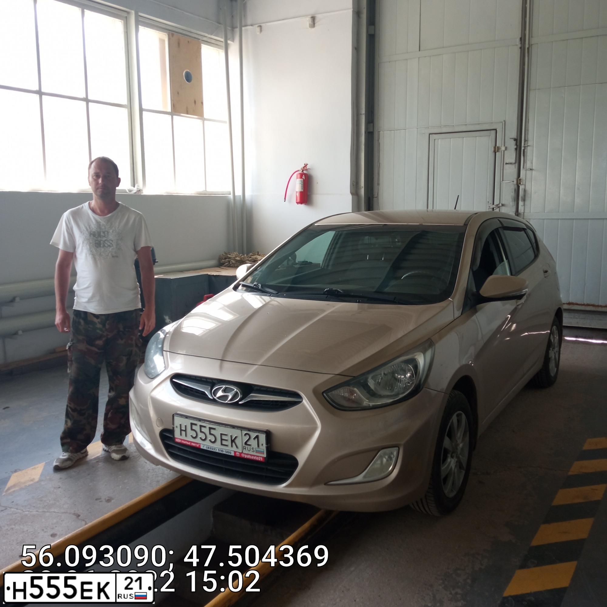 Фото автомобиля HYUNDAI SOLARIS, 2012 — госномер М474УО21. Цвет: БЕЖЕВО-СЕРЫЙ