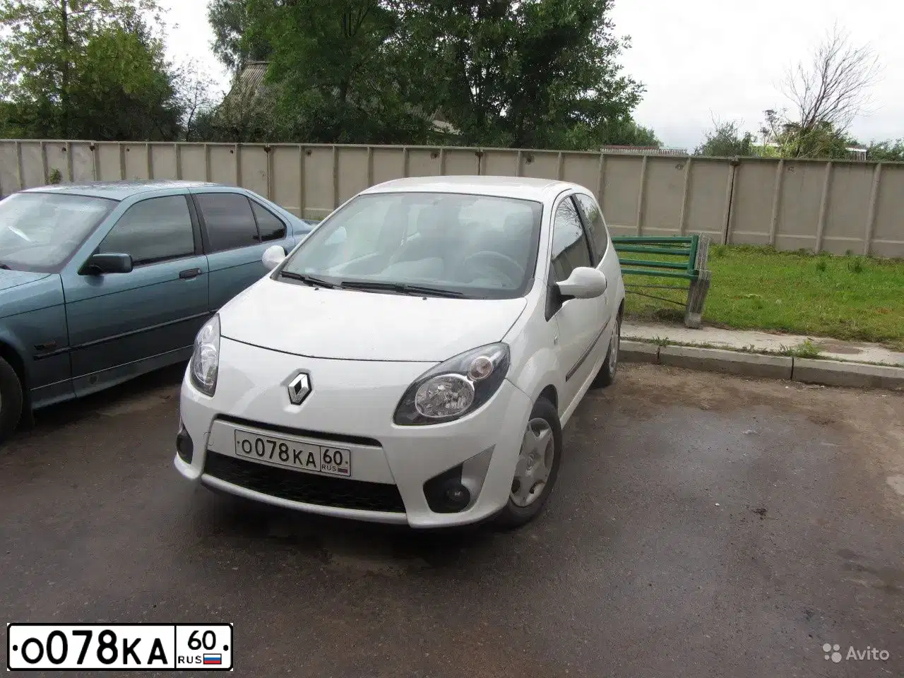 Фото автомобиля RENAULT TWINGO, 2009 — госномер К260ВО147. Цвет: Белый