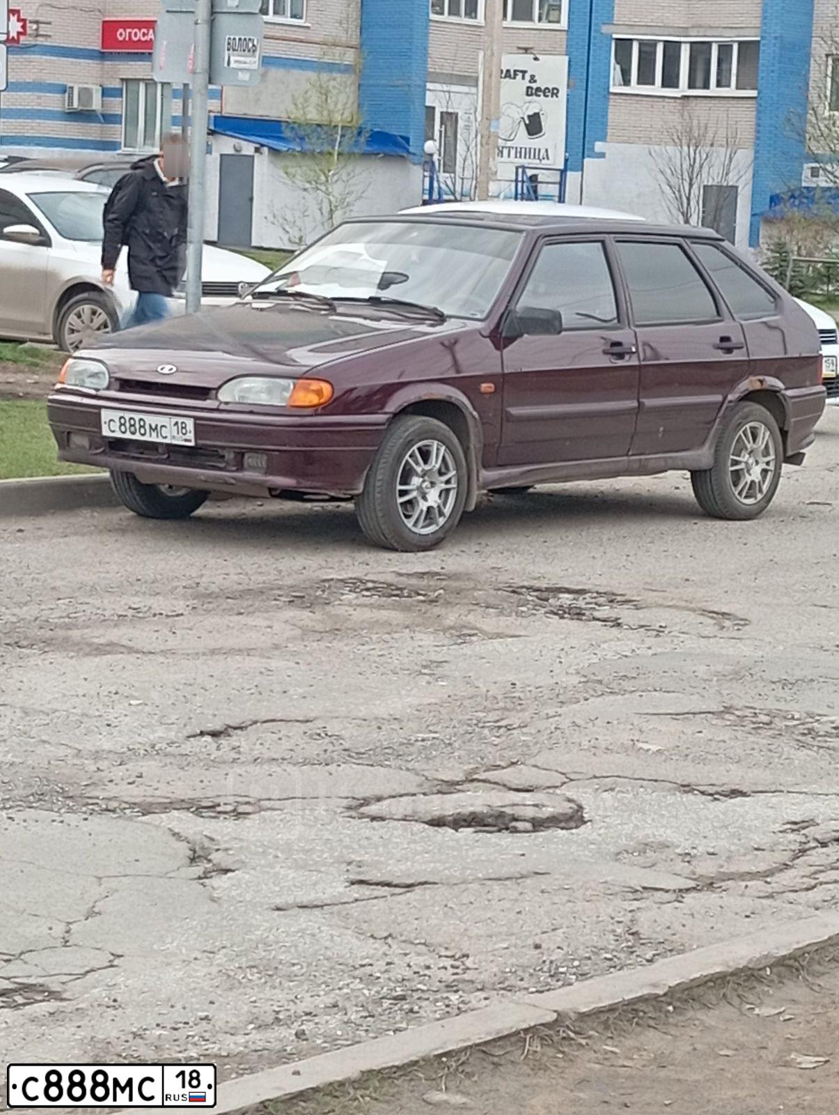 Фото автомобиля LADA 2114 SAMARA, 2012 — госномер М933АХ18. Цвет: ТЕМНО-ВИШНЕВЫЙ