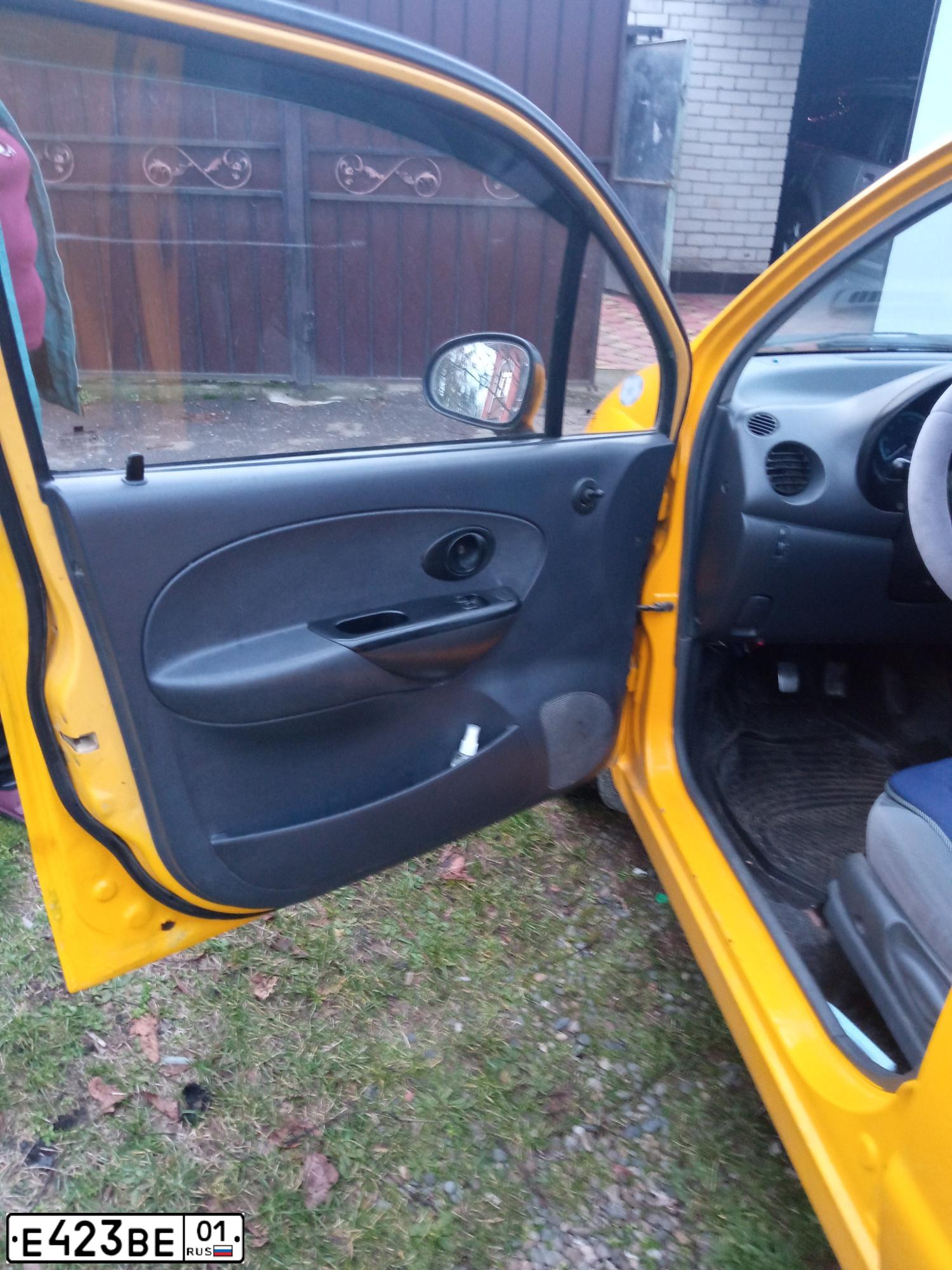 Фото автомобиля DAEWOO MATIZ, 2005 — госномер Е423ВЕ01. Цвет: ЖЕЛТЫЙ