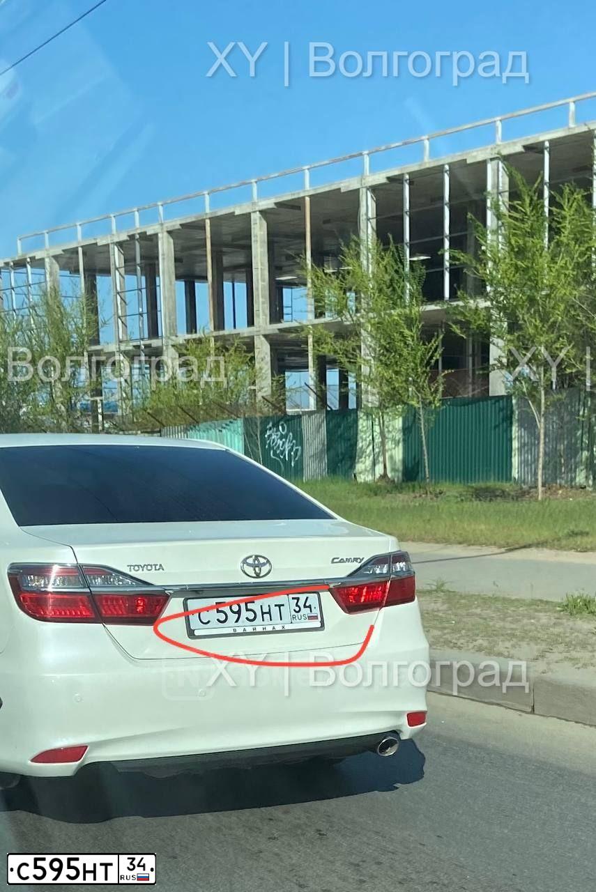 Фото автомобиля TOYOTA CAMRY, 2011 — госномер В410КЕ134. Цвет: СЕРЕБРИСТЫЙ МЕТАЛЛИК