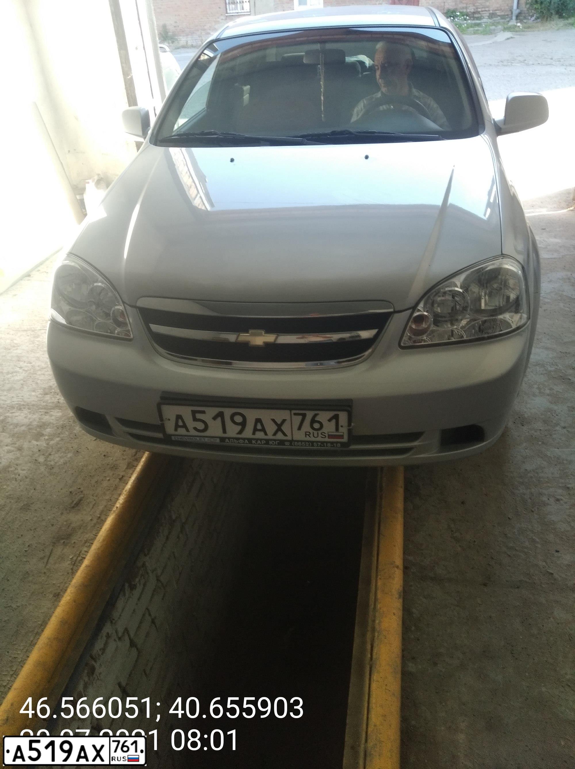 Фото автомобиля CHEVROLET LACETTI, 2010 — госномер А519АХ761. Цвет: СЕРЕБРИСТЫЙ