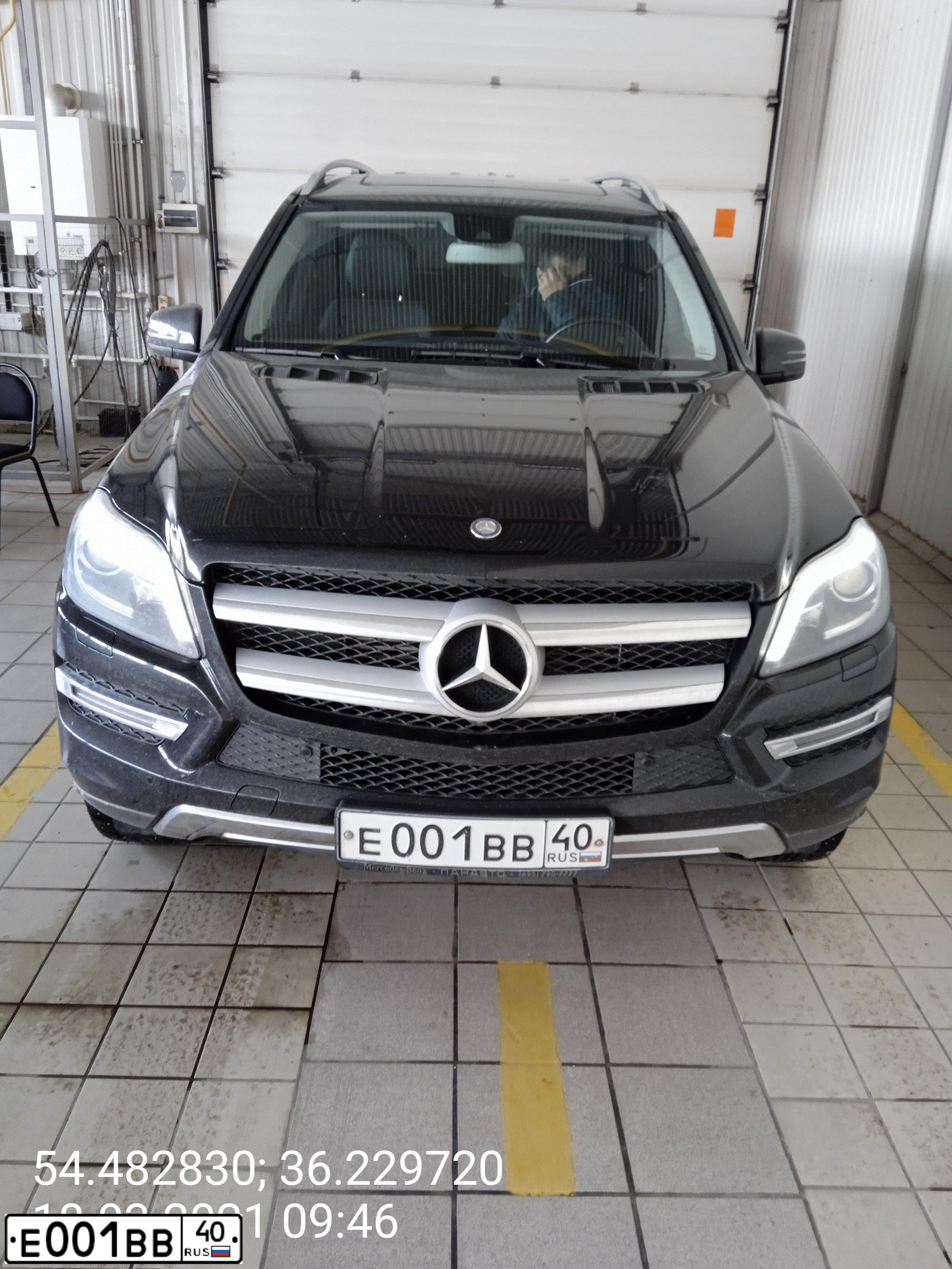 Фото автомобиля TOYOTA LANDCRUISER 200, 2008 — госномер Е001ВВ40. Цвет: ЧЕРНЫЙ