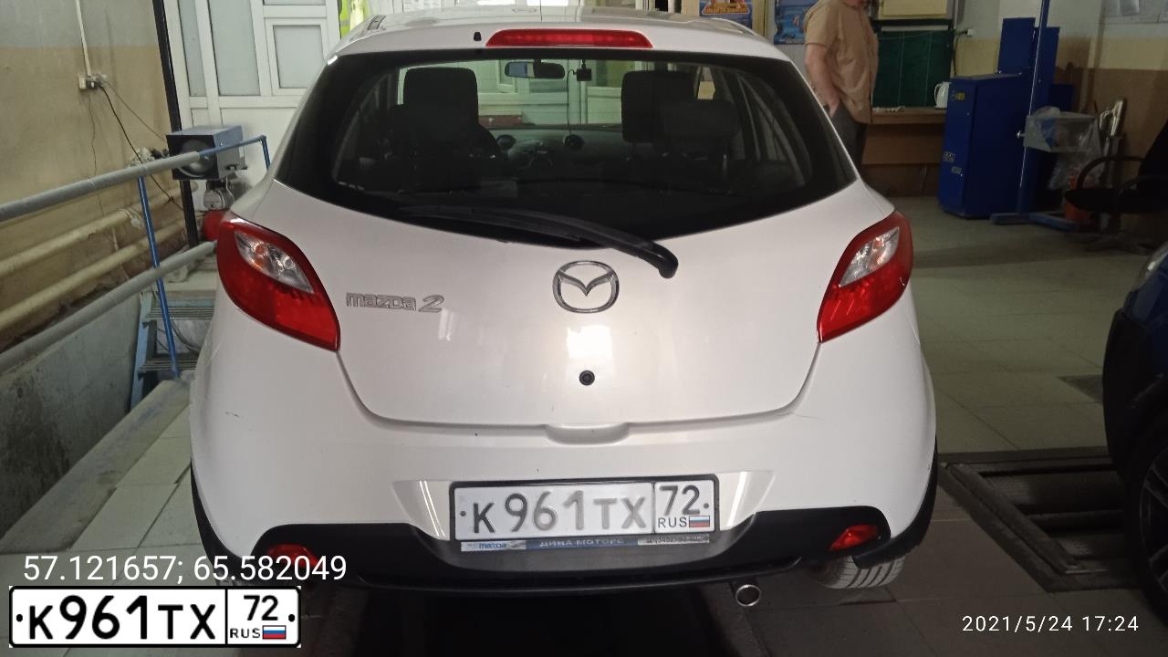 Фото автомобиля MAZDA 2, 2008 — госномер К961ТХ72. Цвет: БЕЛЫЙ