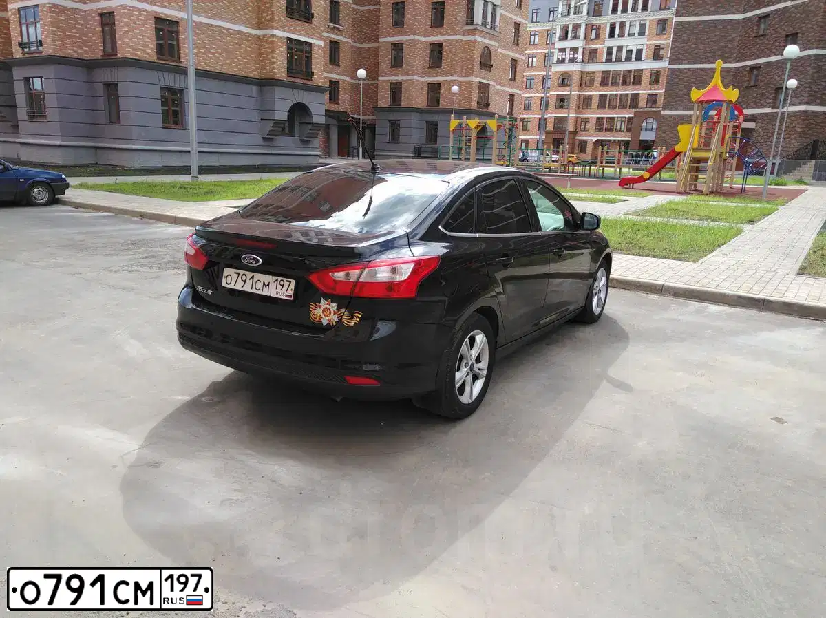 Фото автомобиля FORD FOCUS, 2012 — госномер Е224ХХ154. Цвет: ЧЕРНЫЙ