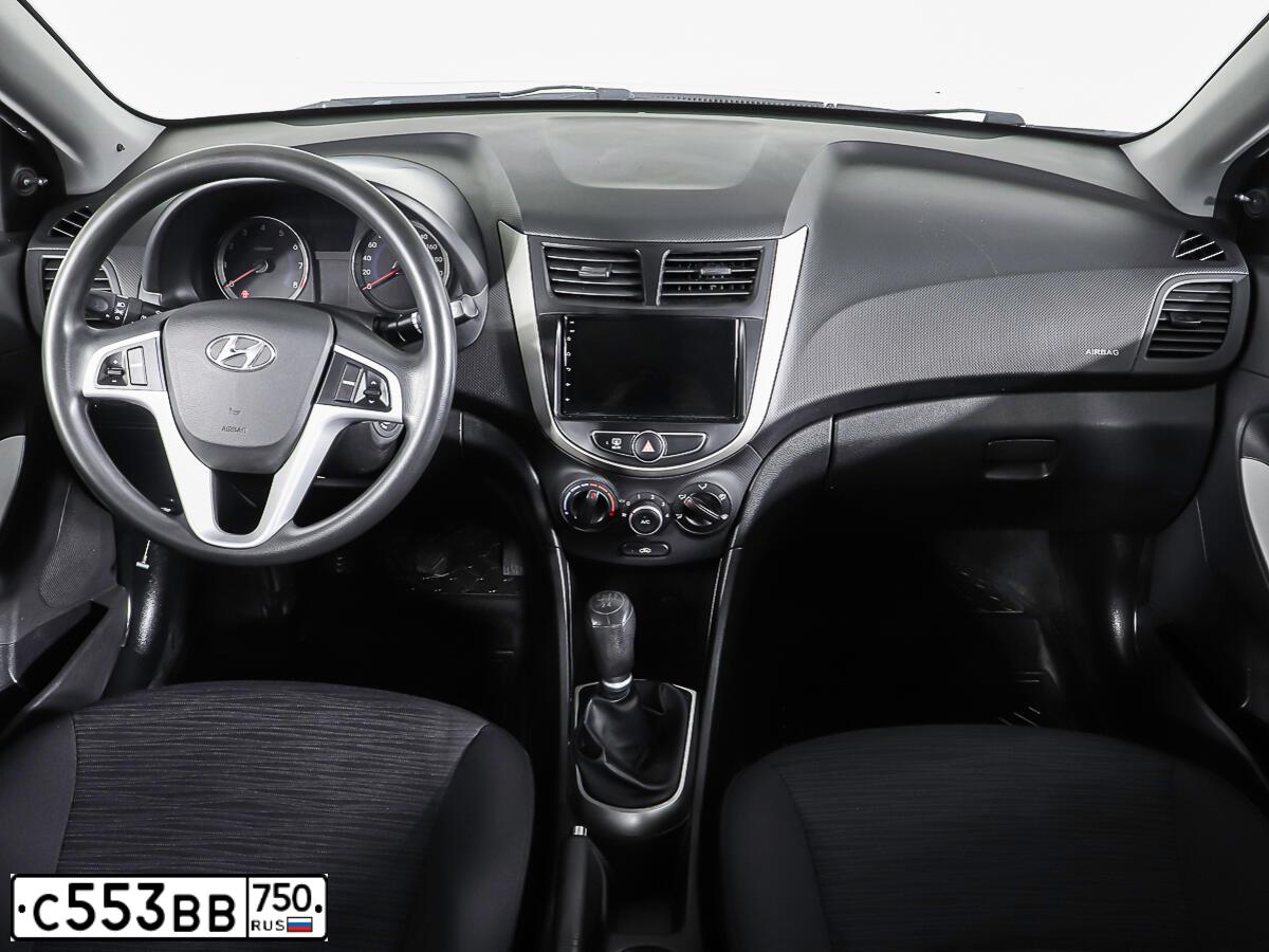 Фото автомобиля HYUNDAI SOLARIS, 2014 — госномер М376ХС164. Цвет: Серебристый