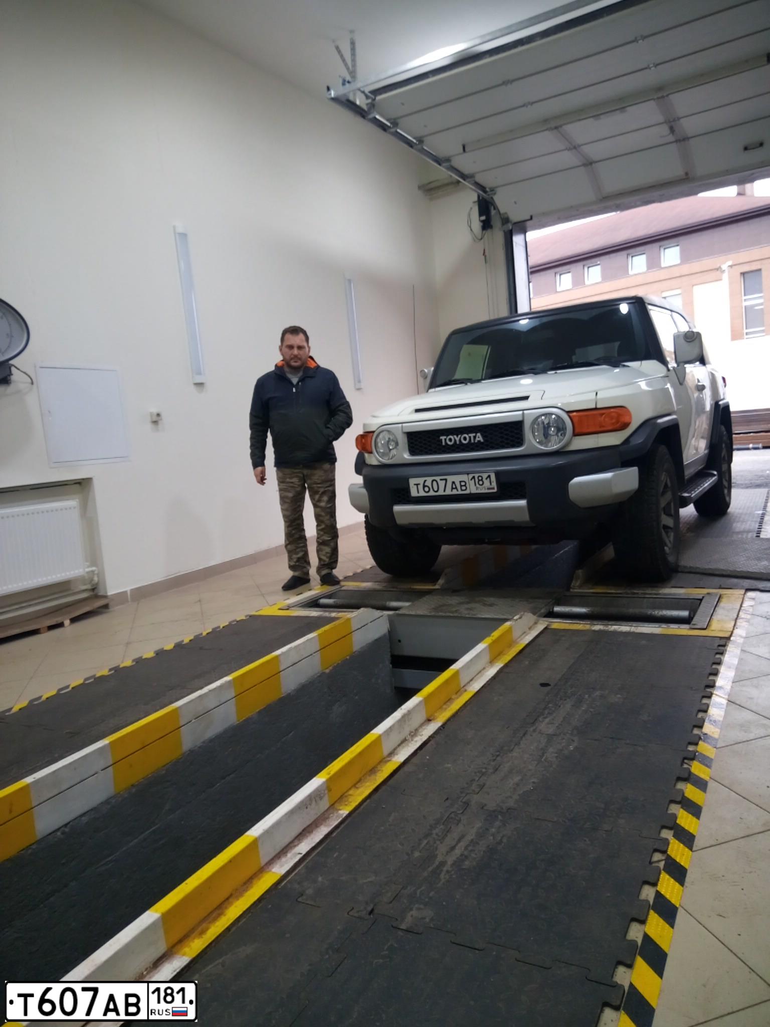 Фото автомобиля TOYOTA FJ CRUISER, 2016 — госномер К791ВВ977. Цвет: Белый