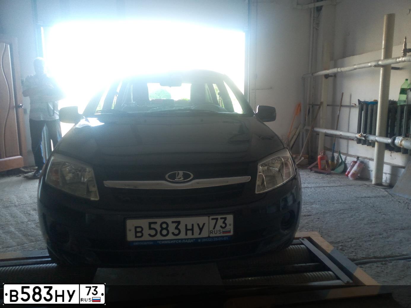 Фото автомобиля LADA 2190 GRANTA, 2014 — госномер В583НУ73. Цвет: СИНИЙ