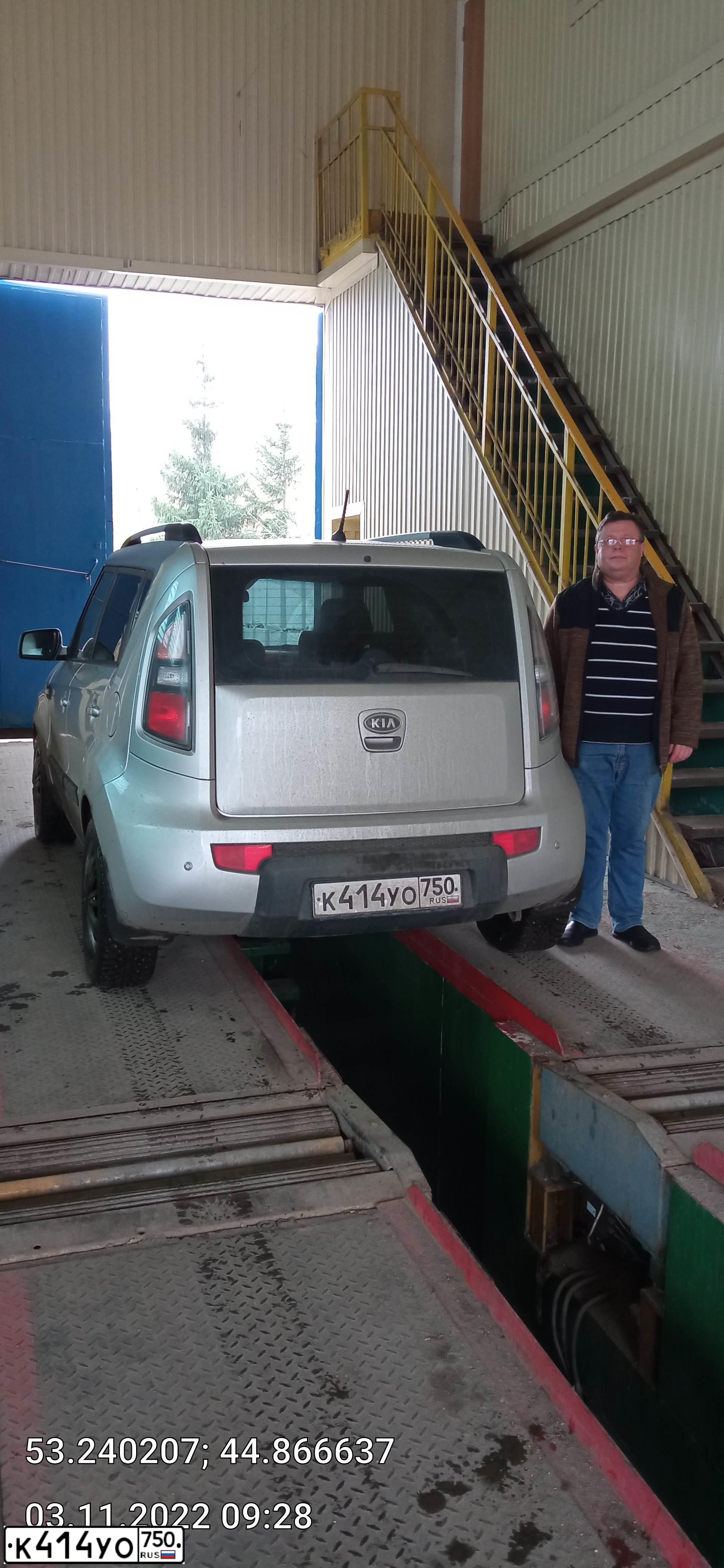 Фото автомобиля KIA SOUL, 2011 — госномер С964ОН58. Цвет: Серебристый