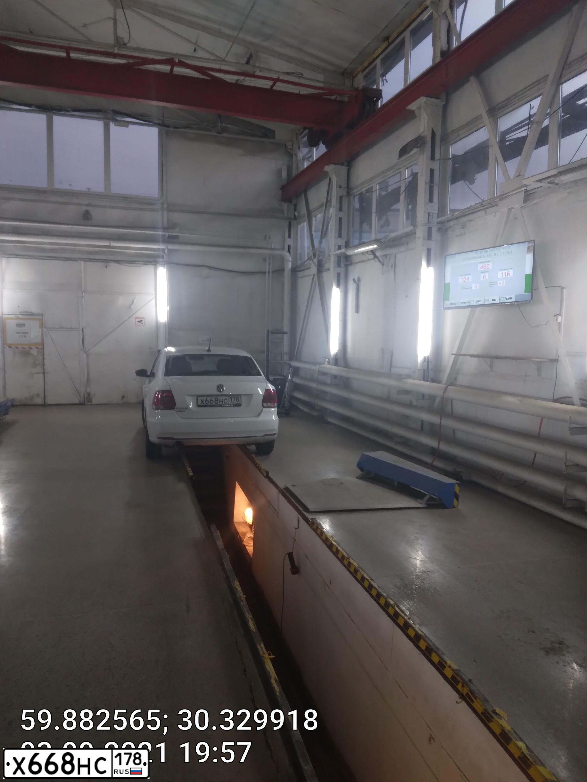Фото автомобиля VOLKSWAGEN POLO, 2017 — госномер Х668НС178. Цвет: БЕЛЫЙ