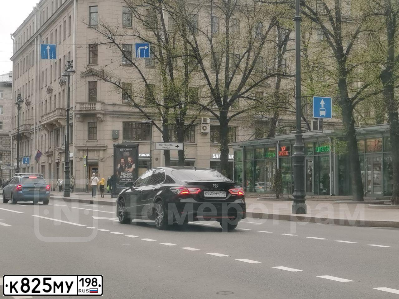 Фото автомобиля TOYOTA CAMRY, 2020 — госномер К162ОН147. Цвет: ЧЕРНЫЙ