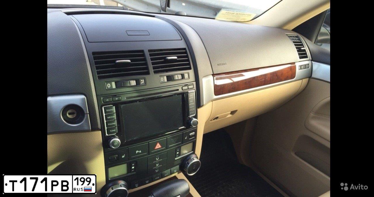 Фото автомобиля VOLKSWAGEN TOUAREG, 2009 — госномер Е358ЕР147. Цвет: ЧЕРНЫЙ