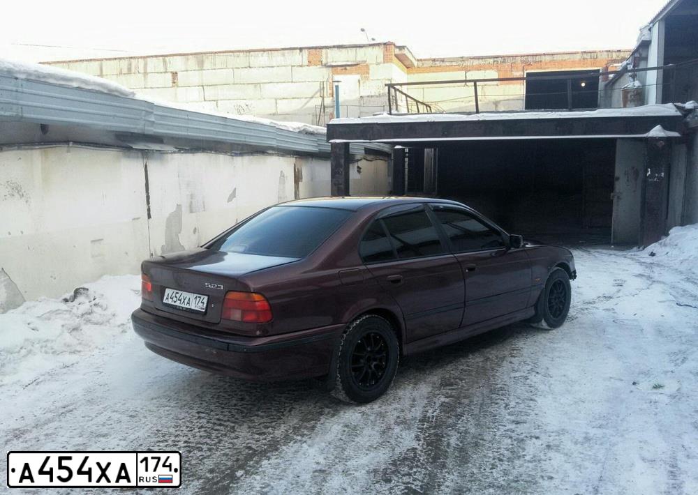 Фото автомобиля BMW SERIE 5, 1997 — госномер К286МА138. Цвет: Красный (вишневый)