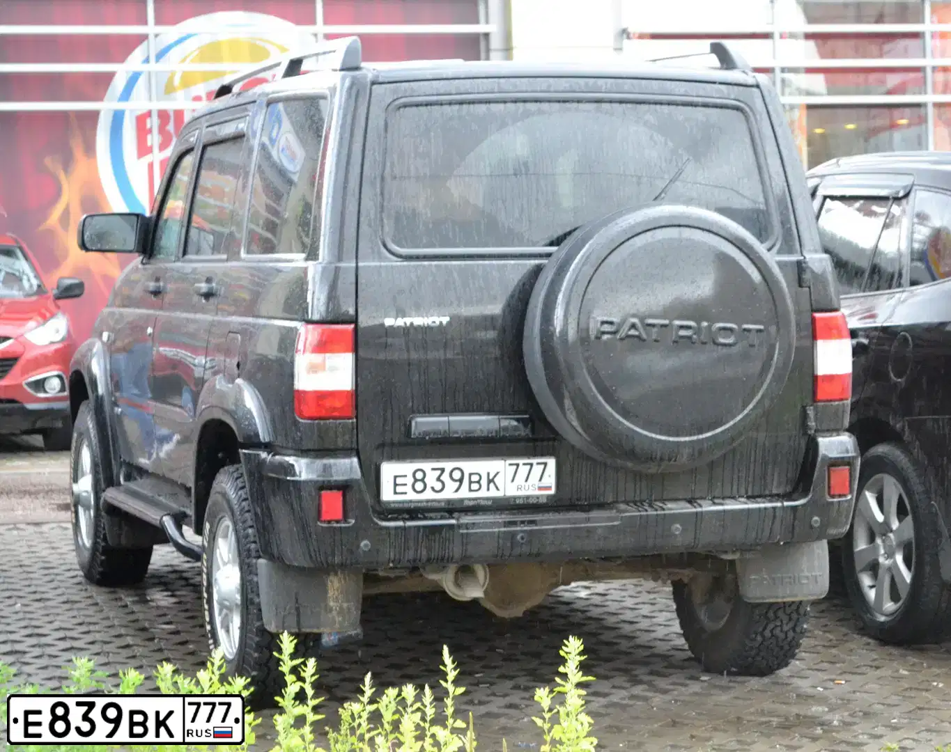 Фото автомобиля UAZ 3163 PATRIOT, 2014 — госномер Е839ВК777. Цвет: ЧЕРНЫЙ