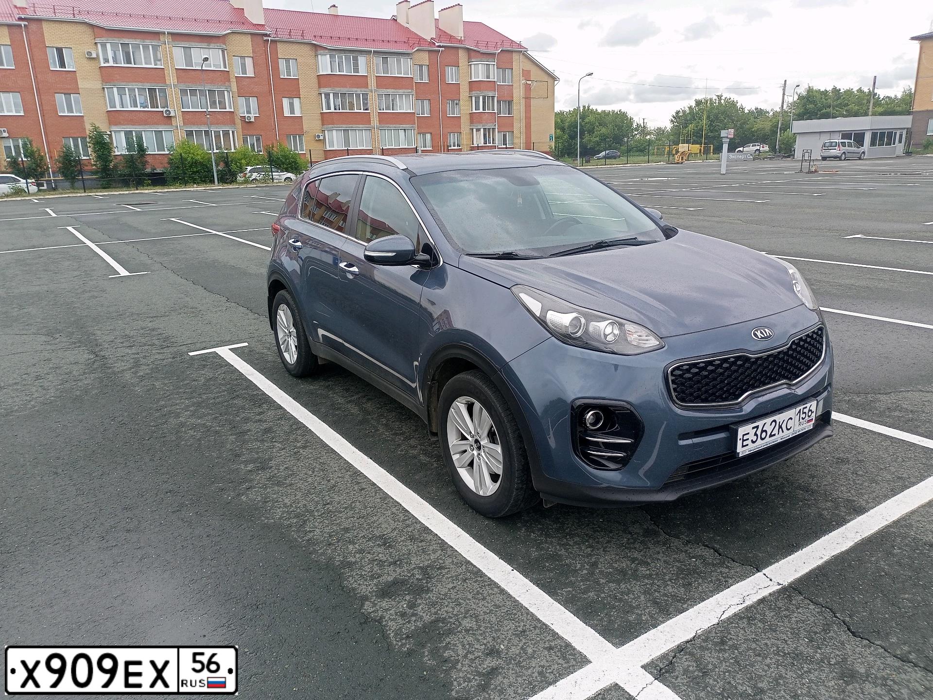 Фото автомобиля KIA SPORTAGE, 2017 — госномер Х909ЕХ56. Цвет: СИНИЙ