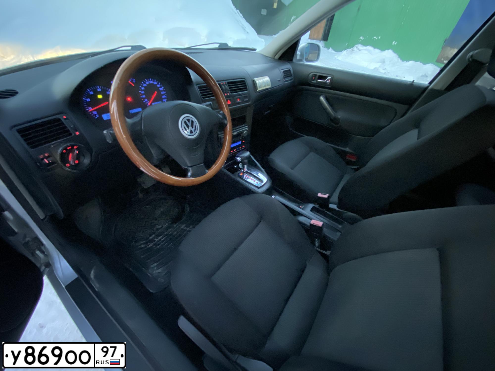 Фото автомобиля VOLKSWAGEN BORA, 2002 — госномер У869ОО97. Цвет: СЕРЫЙ МЕТАЛЛИК