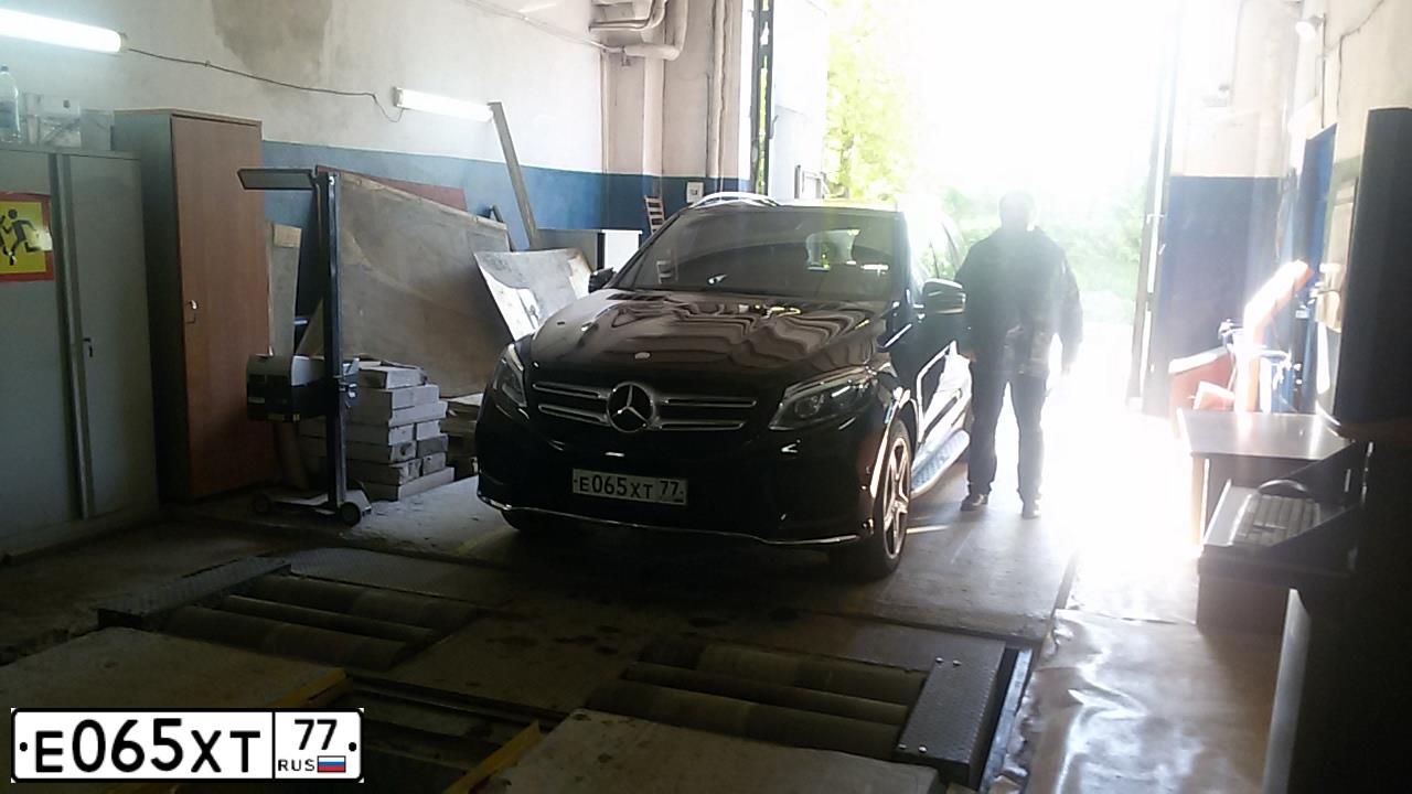 Фото автомобиля MERCEDES M-KLASSE, 2012 — госномер Т609ТН777. Цвет: ЧЕРНЫЙ