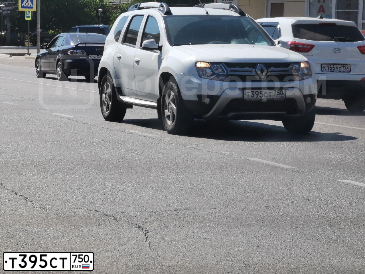 Фото автомобиля RENAULT DUSTER, 2018 — госномер Т395СТ750. Цвет: БЕЛЫЙ