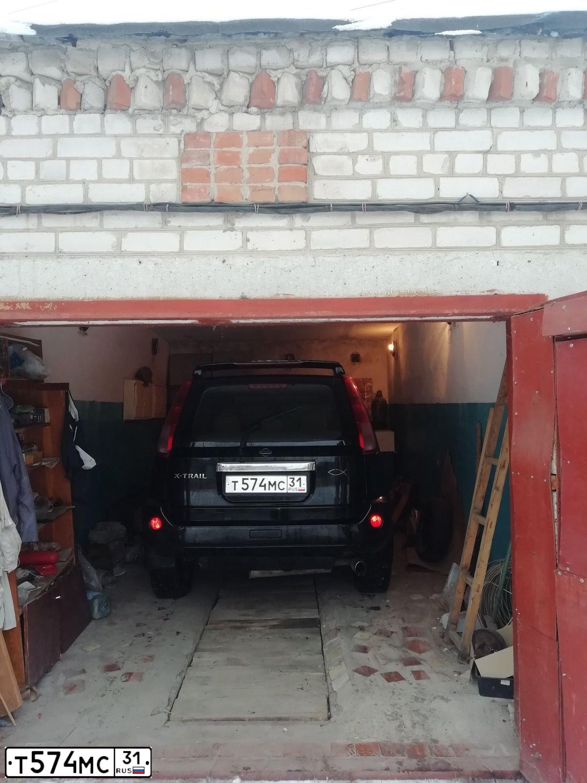 Фото автомобиля NISSAN X-TRAIL, 2004 — госномер О449ЕН136. Цвет: ЧЕРНЫЙ