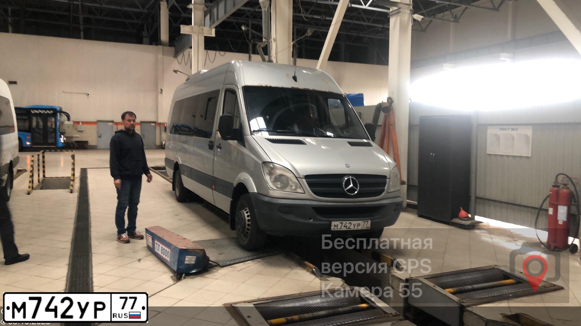 Фото автомобиля КИА СЕФИЯ, 1997 — госномер М742УР77. Цвет: ЧЕРНЫЙ