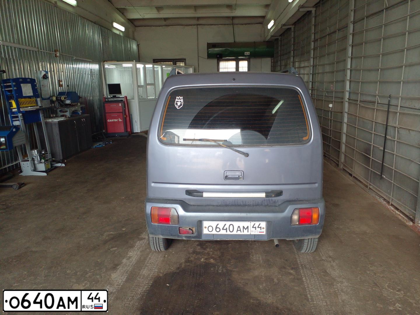 Фото автомобиля SUZUKI WAGON R+, 1999 — госномер О640АМ44. Цвет: СИРЕНЕВЫЙ