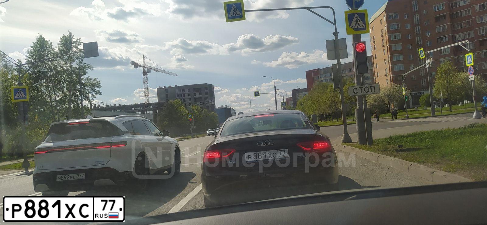Фото автомобиля AUDI A5, 2013 — госномер Р881ХС77. Цвет: Коричневый