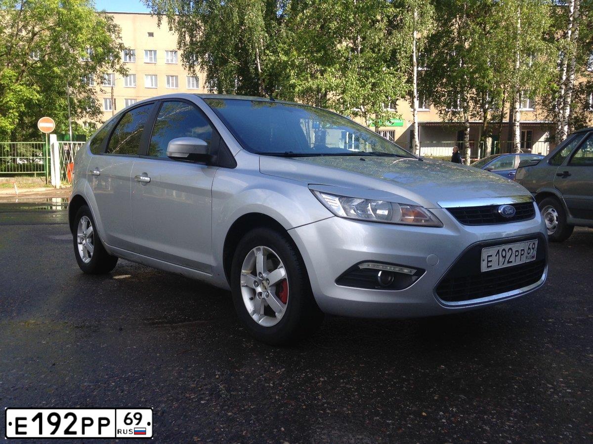 Фото автомобиля FORD FOCUS, 2008 — госномер Е192РР69. Цвет: Серебристый