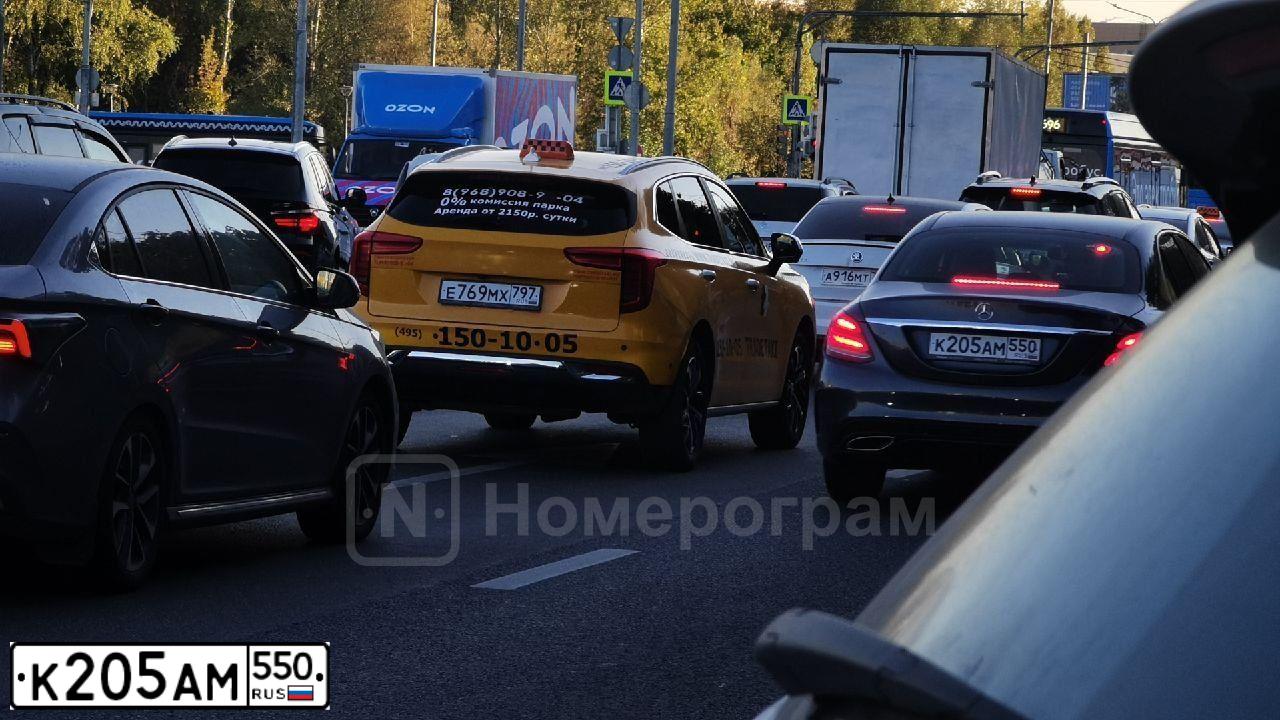 Фото автомобиля MERCEDES C-KLASSE, 2015 — госномер К205АМ550. Цвет: СЕРЫЙ