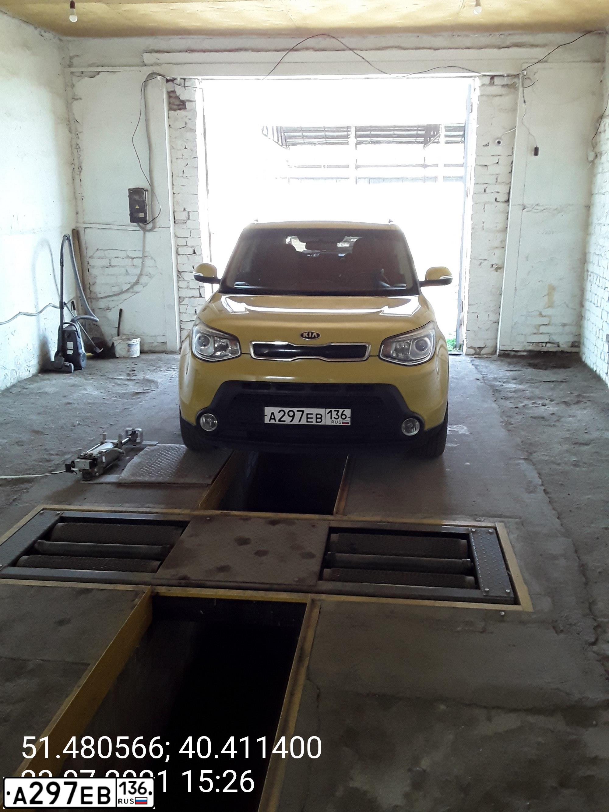 Фото автомобиля KIA SOUL, 2014 — госномер Н238ТХ31. Цвет: Оранжевый