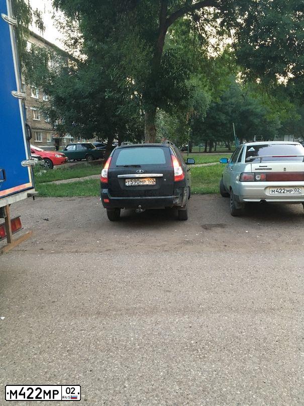 Фото автомобиля LADA 2110, 2002 — госномер М422МР02. Цвет: СЕРЕБРИСТО-ЖЕЛТО-ЗЕЛЕНЫЙ