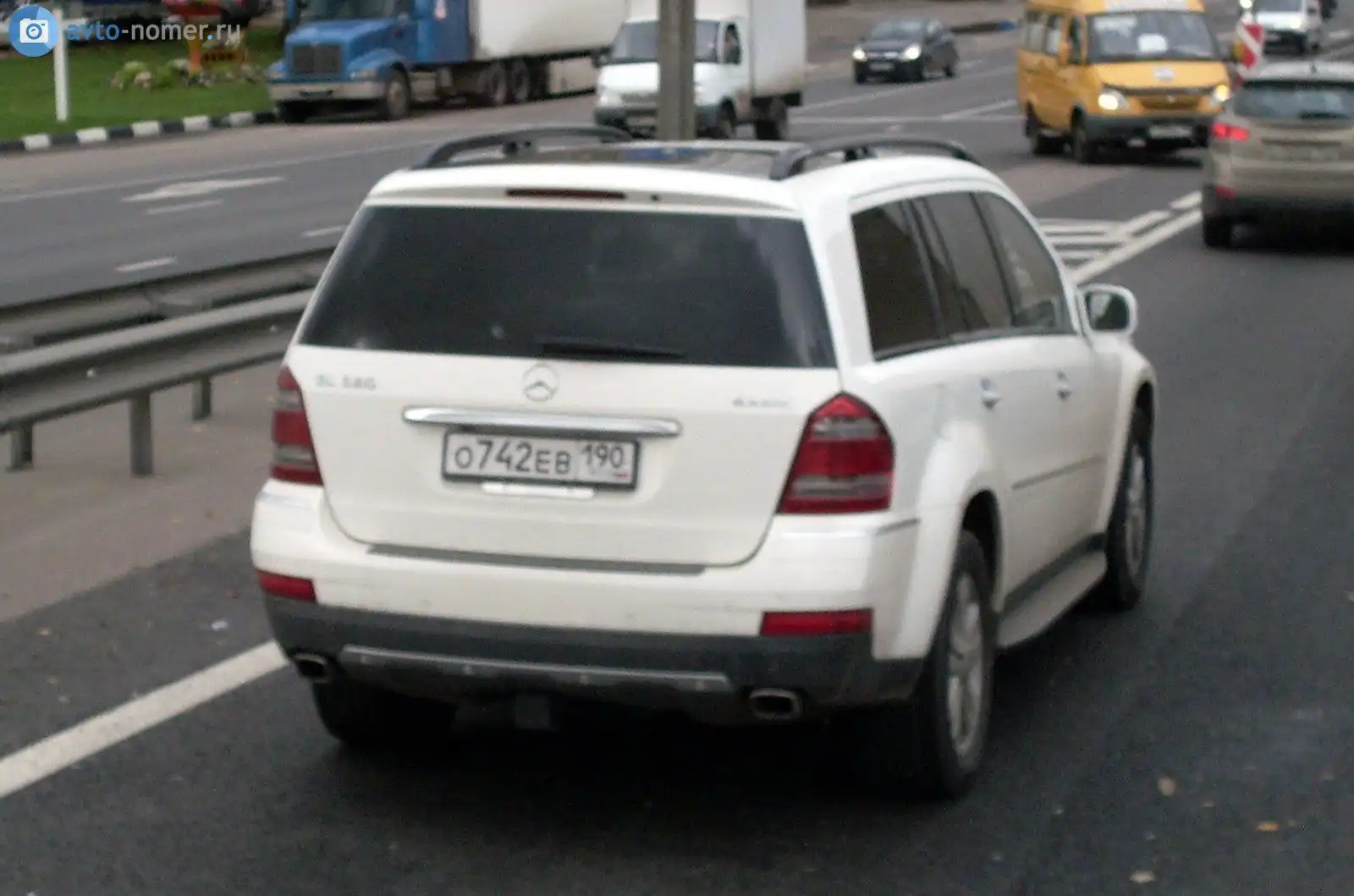 Фото автомобиля MERCEDES-BENZ GL320, 2007 — госномер Х166ЕО774. Цвет: Белый