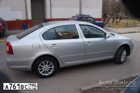 Фото автомобиля SKODA OCTAVIA, 2010 — госномер Е960МТ35. Цвет: СЕРЕБРИСТЫЙ