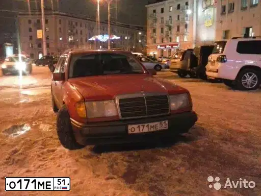 Фото автомобиля MERCEDES E-KLASSE, 1987 — госномер Р121НА47. Цвет: Красный