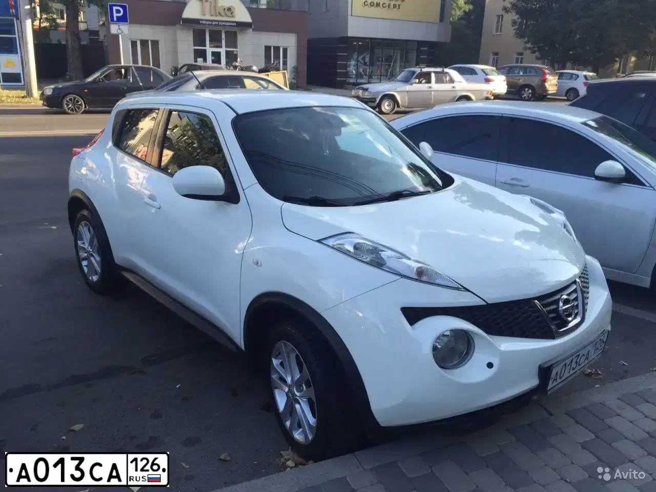 Фото автомобиля NISSAN JUKE, 2011 — госномер Н731НТ197. Цвет: Белый