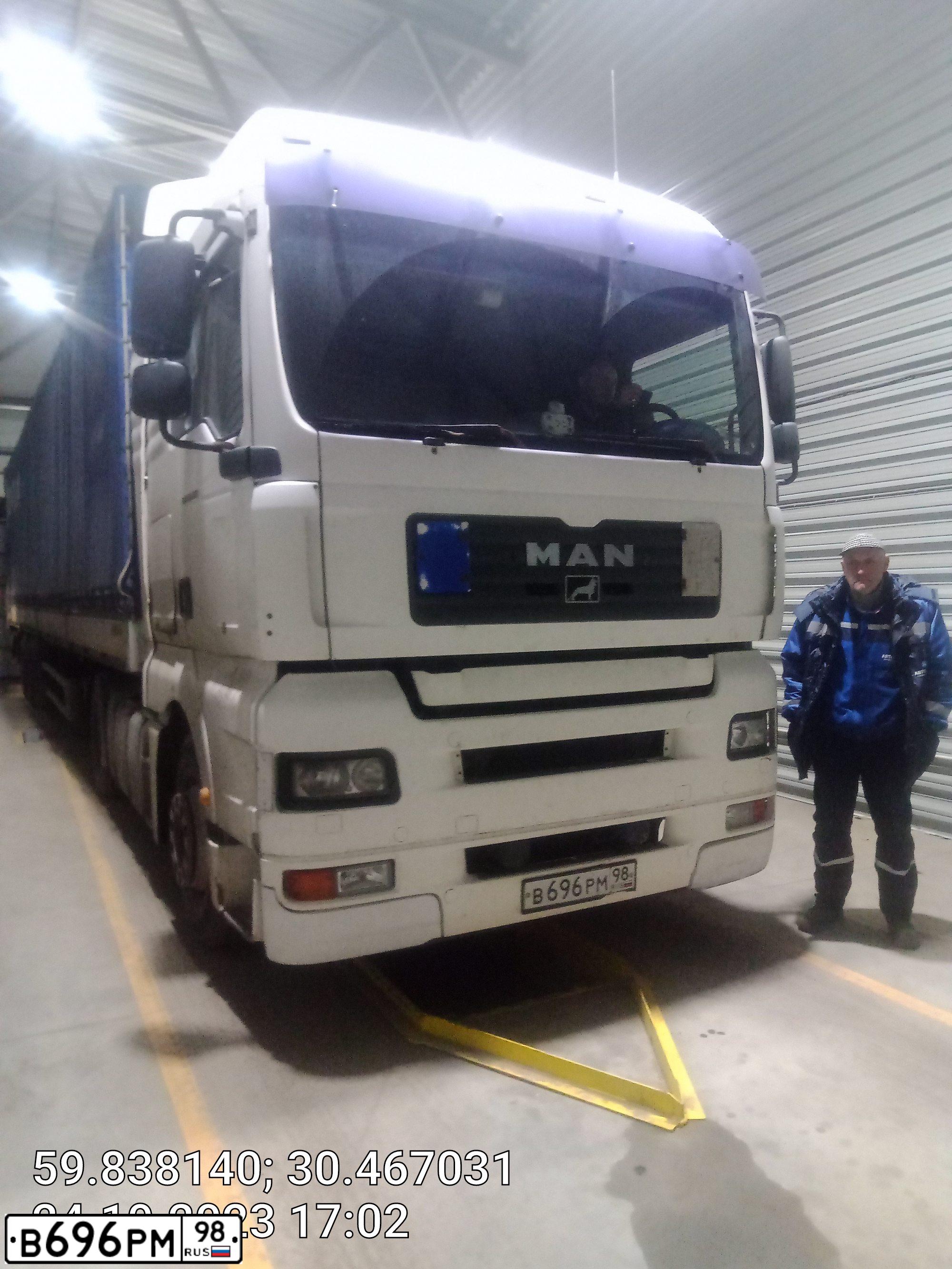 Фото автомобиля MAN TGA 18.XXX /4X2/, 2007 — госномер В696РМ98. Цвет: Белый
