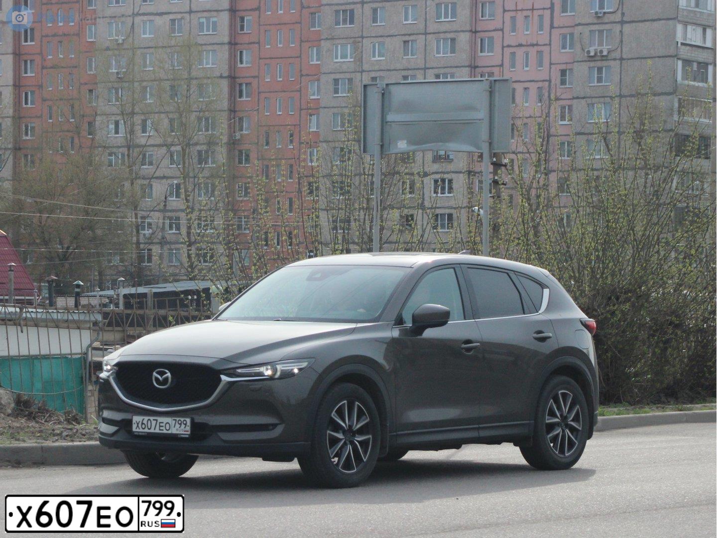 Фото автомобиля MAZDA CX-5, 2018 — госномер Х607ЕО799. Цвет: Коричневый