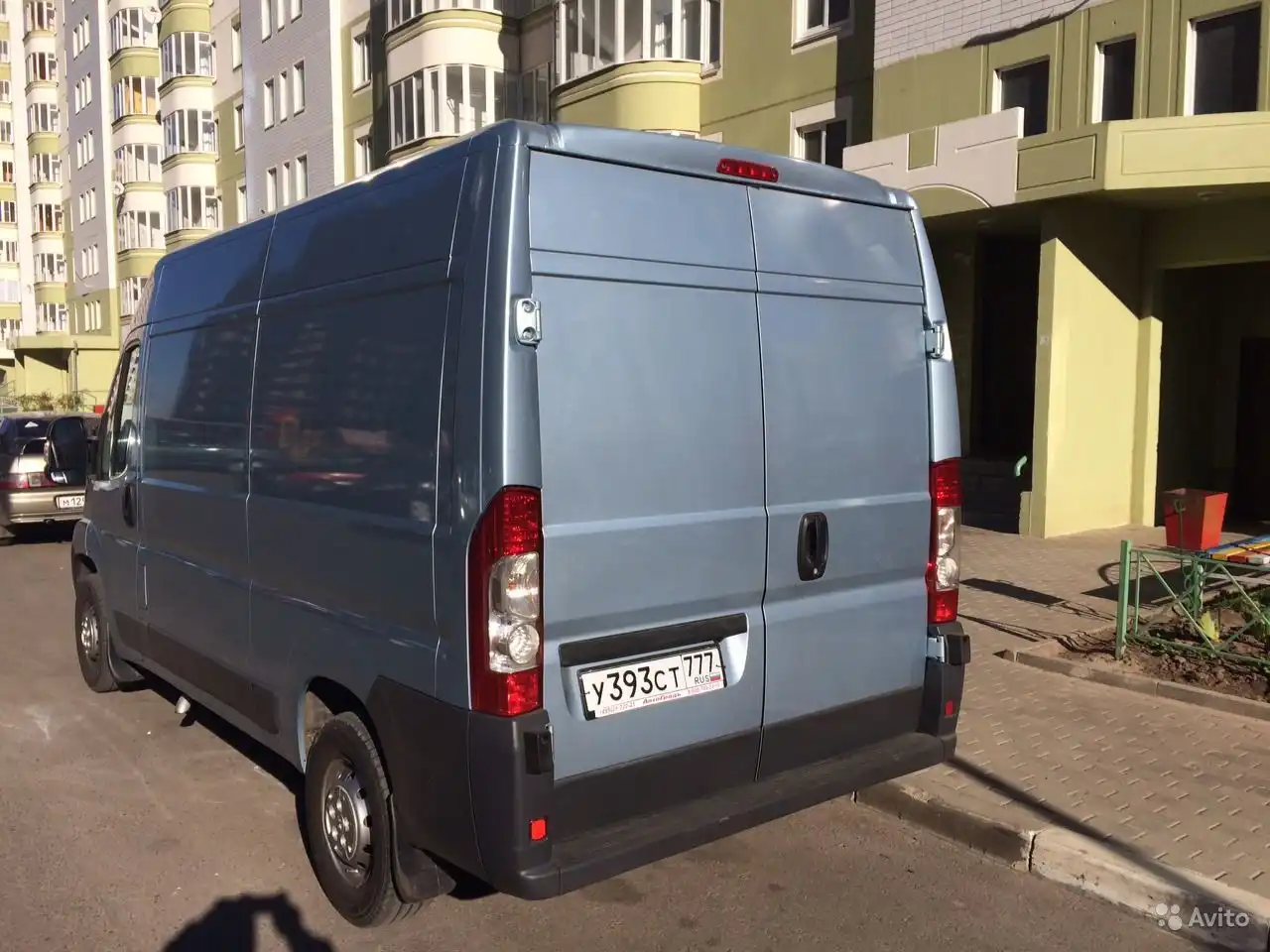 Фото автомобиля PEUGEOT BOXER, 2012 — госномер У571ЕТ550. Цвет: СВЕТЛО-ГОЛУБОЙ