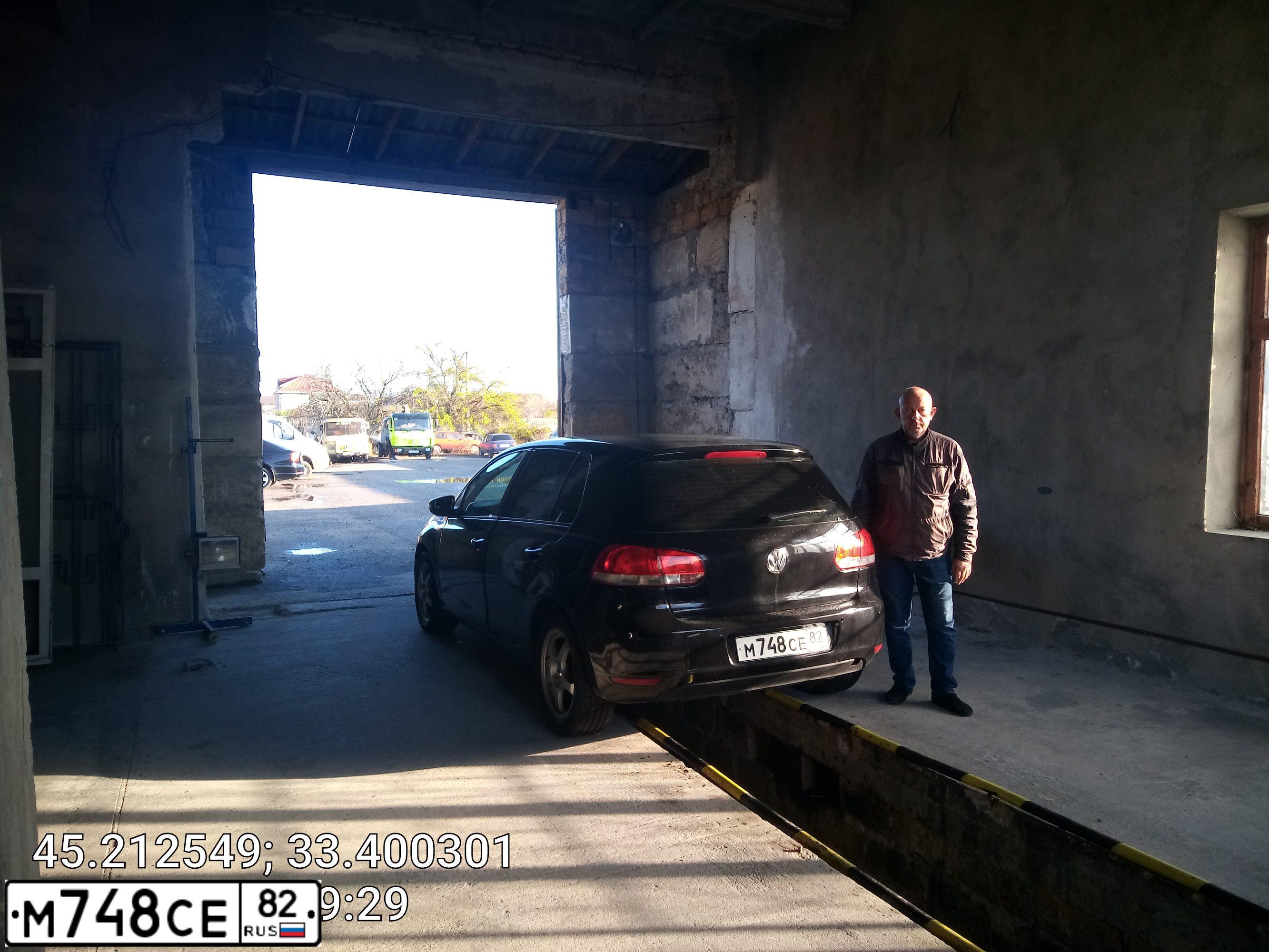Фото автомобиля VOLKSWAGEN GOLF, 2010 — госномер В007МН82. Цвет: ЧЕРНЫЙ
