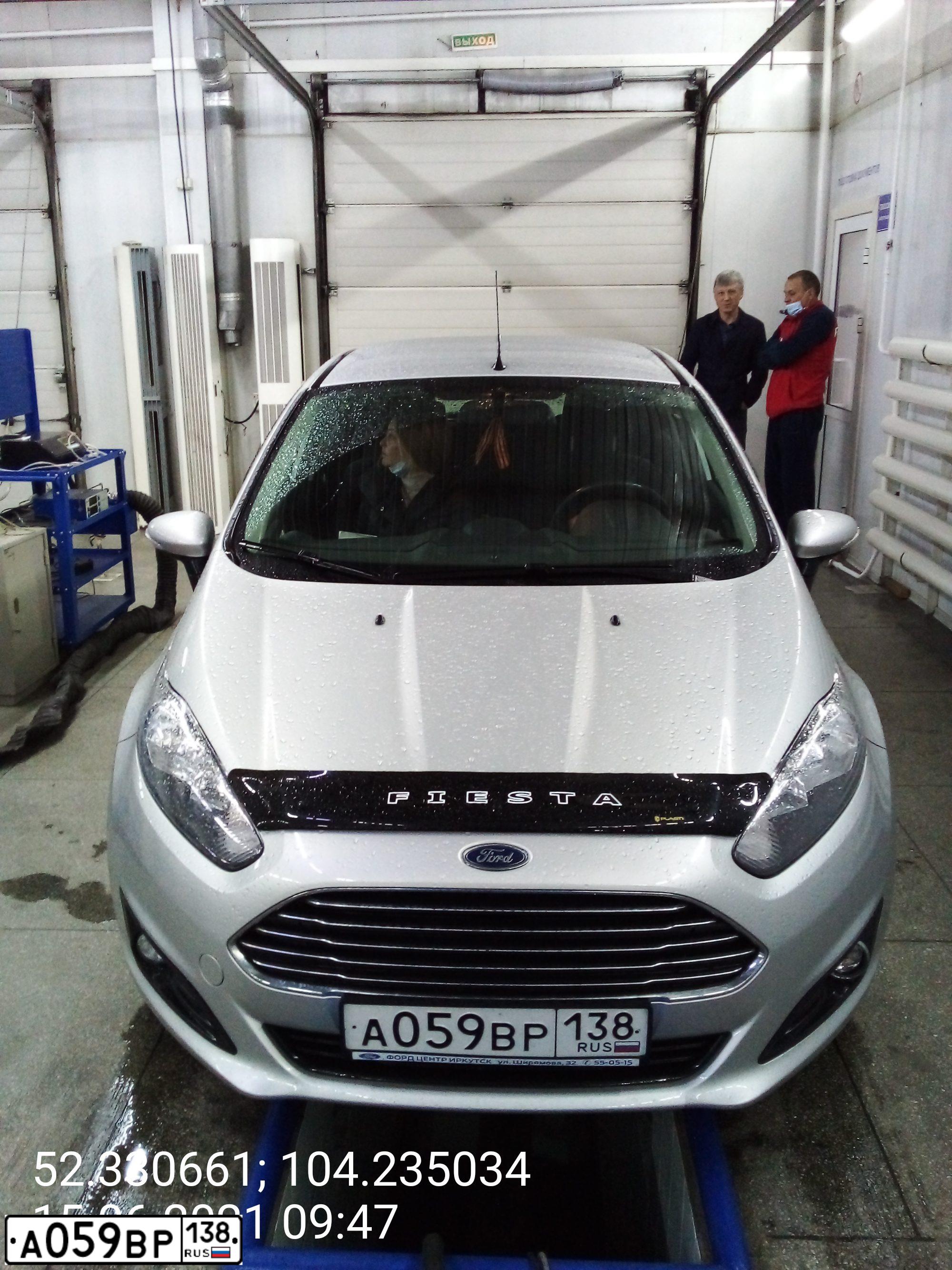 Фото автомобиля FORD FIESTA / ASPIRE, 2015 — госномер А059ВР138. Цвет: серебристый