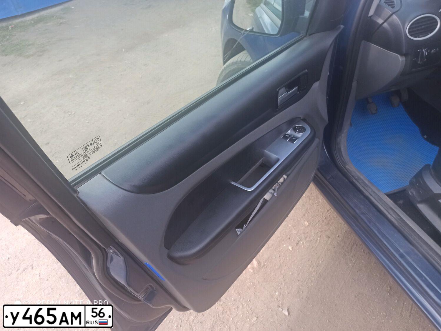 Фото автомобиля FORD FOCUS, 2010 — госномер У465АМ56. Цвет: ТЕМНО-СИНИЙ