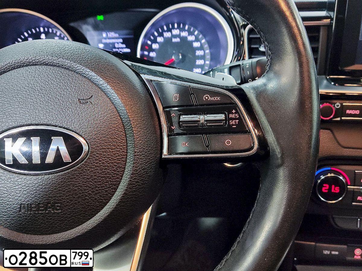 Фото автомобиля KIA CEE'D, 2019 — госномер О285ОВ799. Цвет: Серый