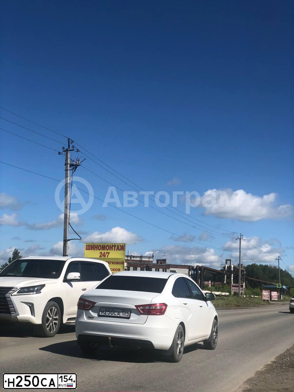 Фото автомобиля LADA VESTA, 2018 — госномер Н250СА154. Цвет: БЕЛЫЙ