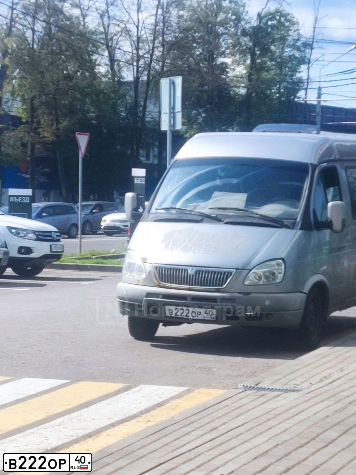 Фото автомобиля GAZ 3102 WOLGA, 2002 — госномер В222ОР40. Цвет: Белый