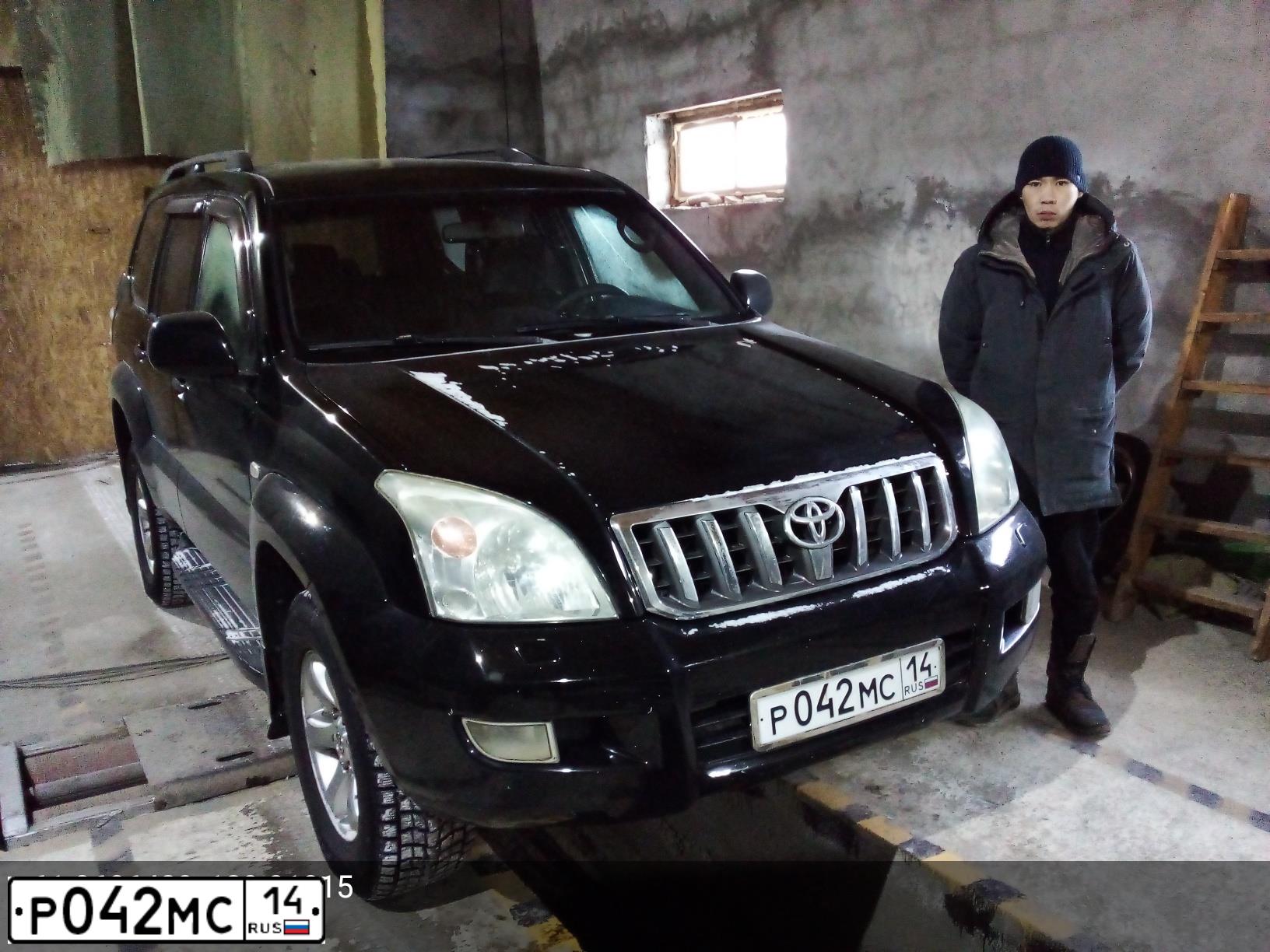 Фото автомобиля TOYOTA LANDCRUISER, 2006 — госномер М777СВ33. Цвет: ЧЕРНЫЙ
