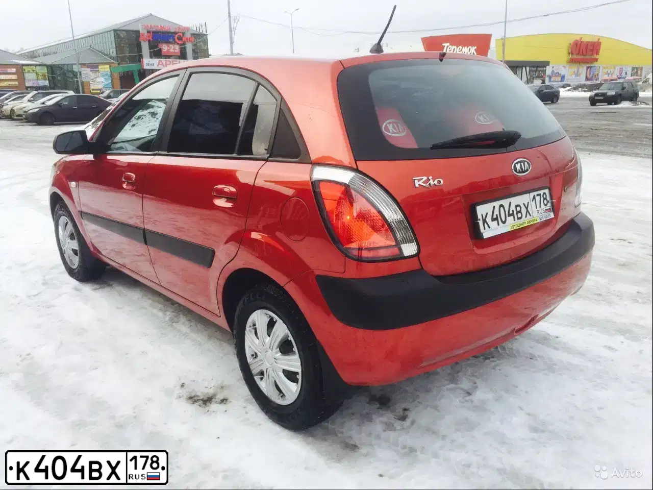Фото автомобиля KIA RIO, 2007 — госномер К404ВХ178. Цвет: Красный